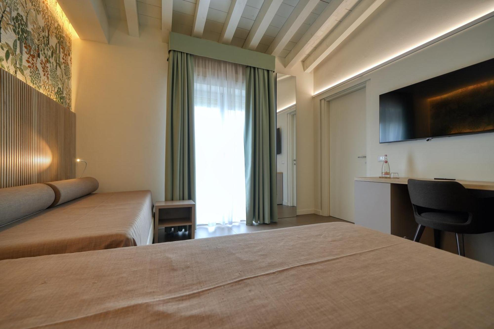 Hotel Palazzo Del Garda & Spa Desenzano del Garda Luaran gambar