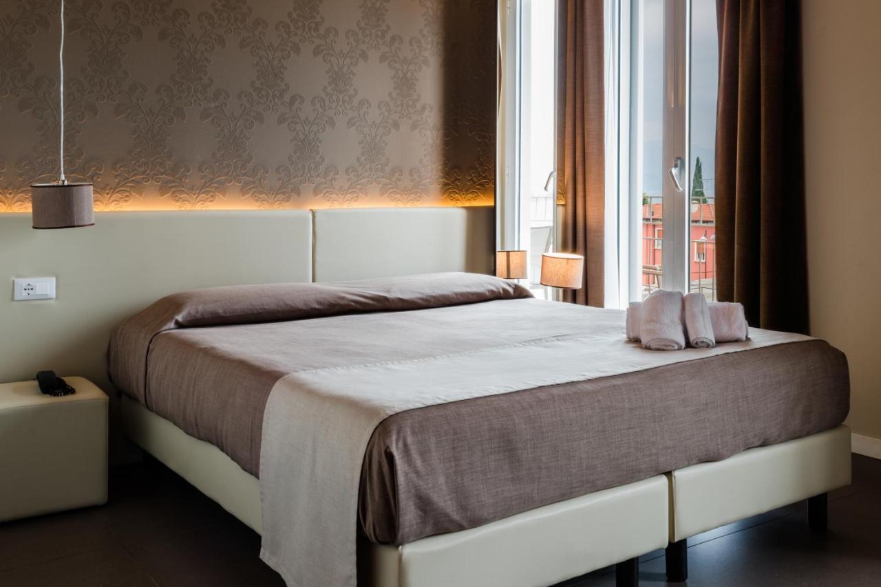 Hotel Palazzo Del Garda & Spa Desenzano del Garda Luaran gambar